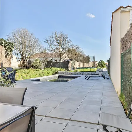Jolie Maison Avec Piscine Chauffée Aux Sables *