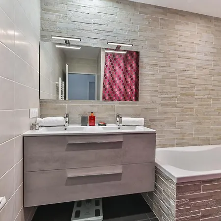 Jolie Maison Avec Piscine Chauffée Aux Sables *